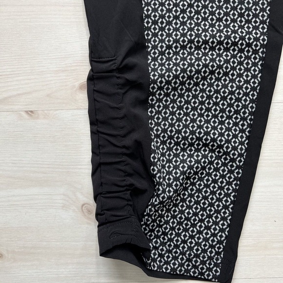 Zenergy by Chico's Size 2 Large Black Ankle Pants Stretch Pull-On Cropped - Picture 4 of 11